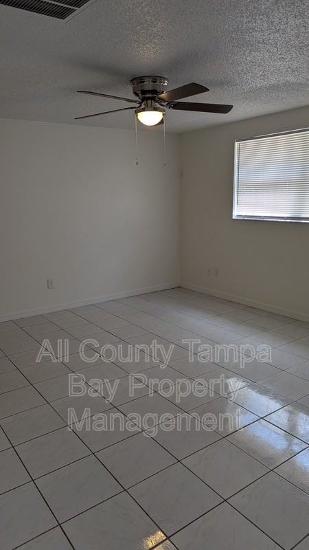 2204 Irene St #B - Photo 3 of 16