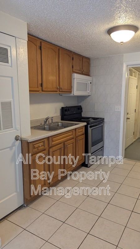 2204 Irene St #B - Photo 5 of 16