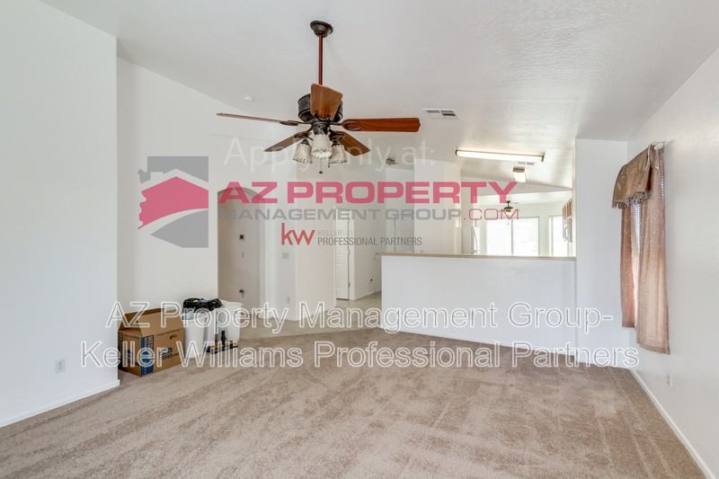 18140 W Mission Ln - Photo 4 of 31