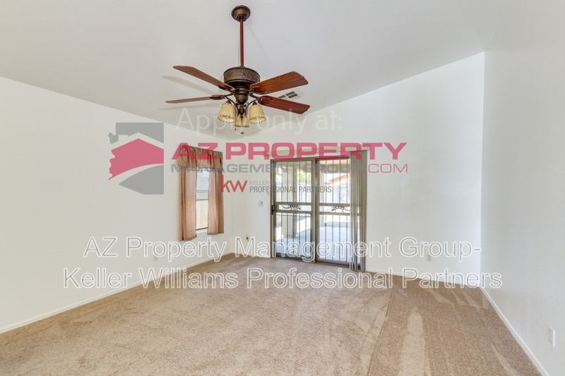 18140 W Mission Ln - Photo 5 of 31
