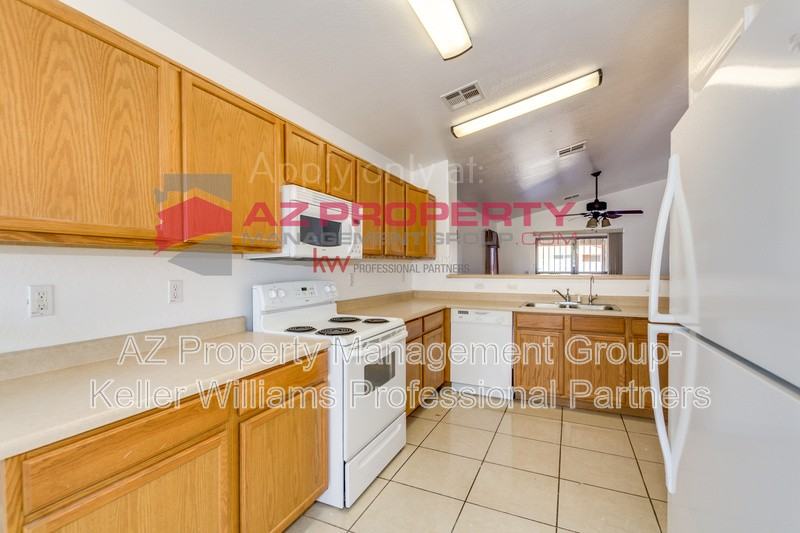 18140 W Mission Ln - Photo 7 of 31