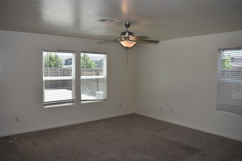 698 Jessie Dr - Photo 6 of 49