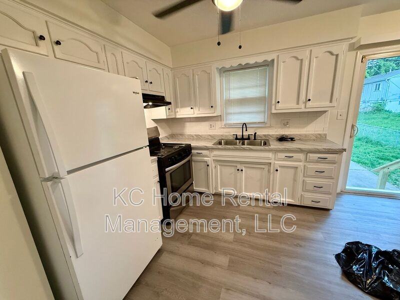 8412 E 97th Ter - Photo 2 of 20
