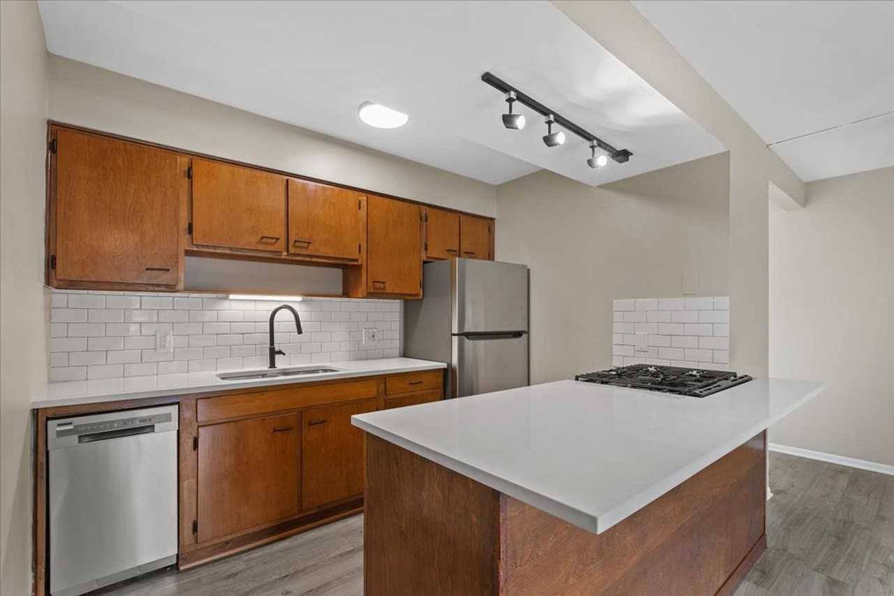 Revere House - Photo 4 of 17