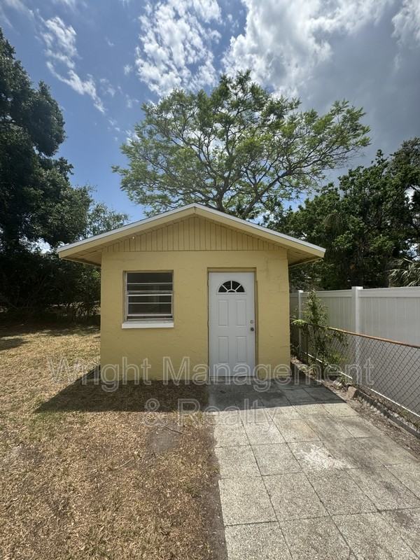 438 Country Club Dr - Photo 3 of 25