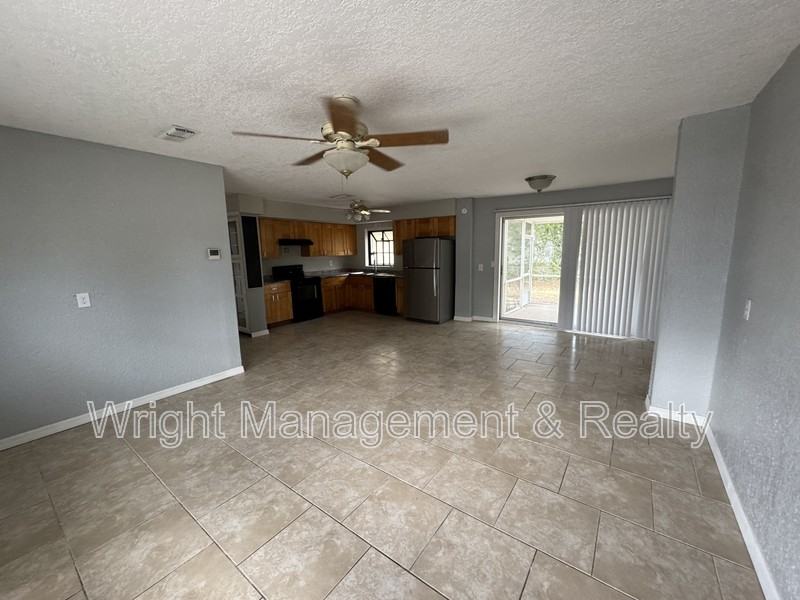 438 Country Club Dr - Photo 5 of 25