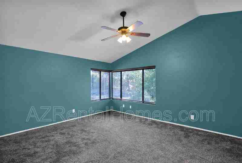 39 E La Vieve Ln - Photo 2 of 35