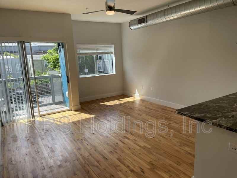 805 W Cary St #233 - Photo 2 of 7