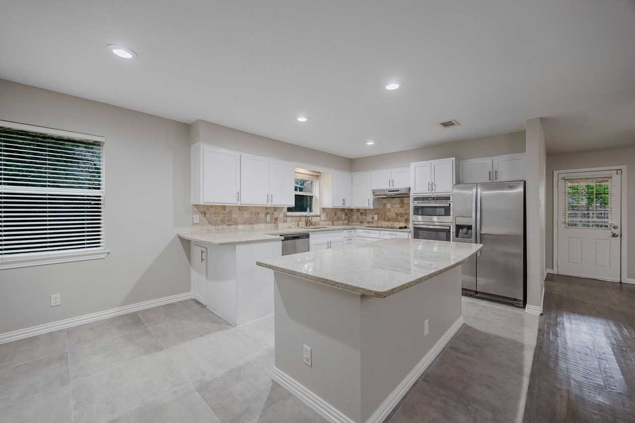 1624 Summer Place Cir - Photo 3 of 31