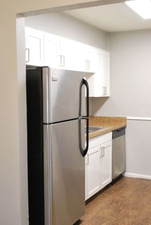 University Villas Apartments - Photo 3 of 16