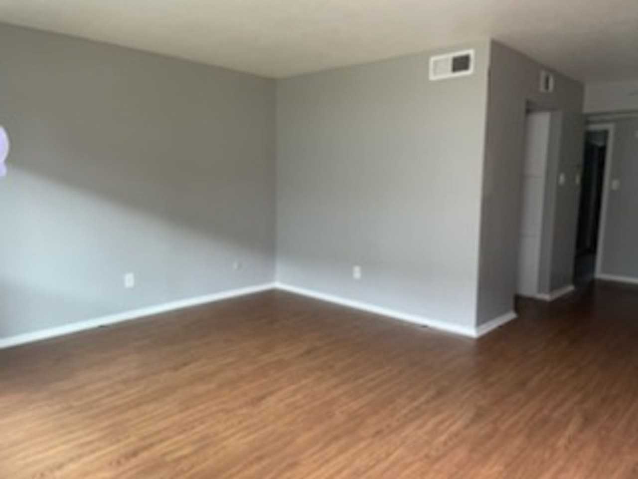 University Villas Apartments - Photo 5 of 16