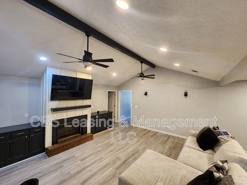 5126 Stonegate Dr - Photo 2 of 20