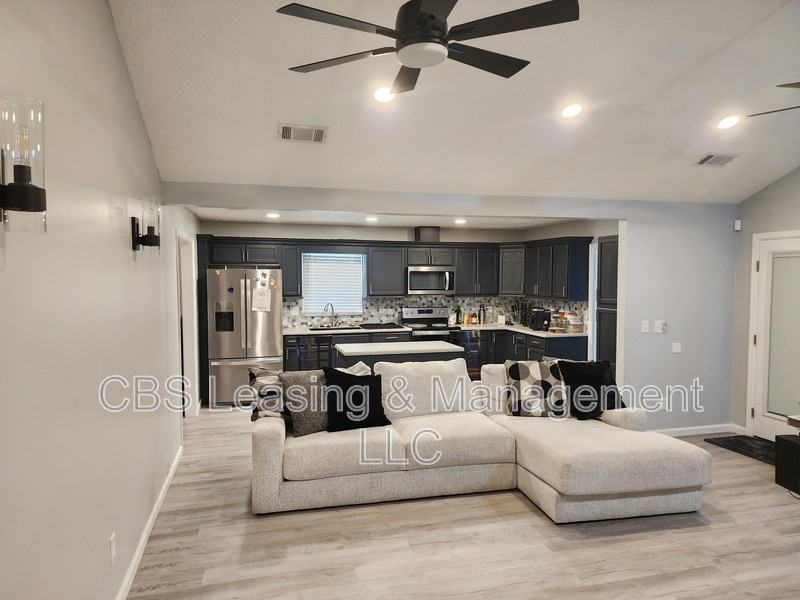 5126 Stonegate Dr - Photo 5 of 20