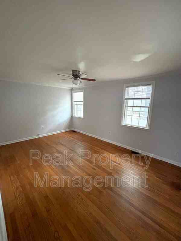 1518 Carter St - Photo 3 of 11