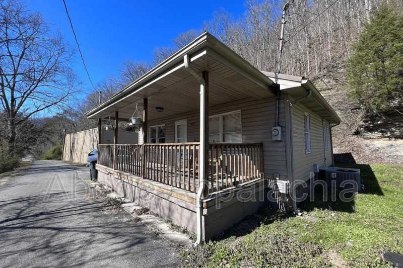 3676 E Shelbiana Rd - Photo 3 of 17