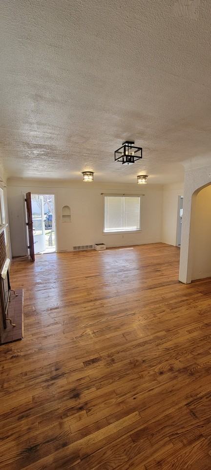 1305 12th Street - Photo 3 of 23