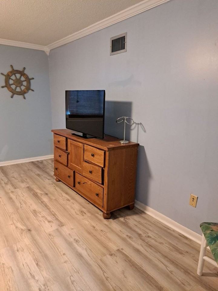 6912 Beach Dr - Photo 5 of 14