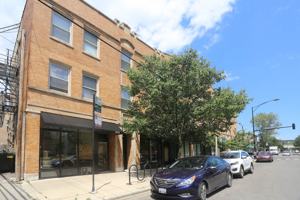 featured image of 1212 W Thorndale Ave #4