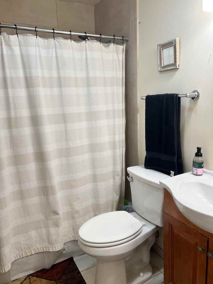 7522 North Greenview Avenue #308 - Photo 5 of 6