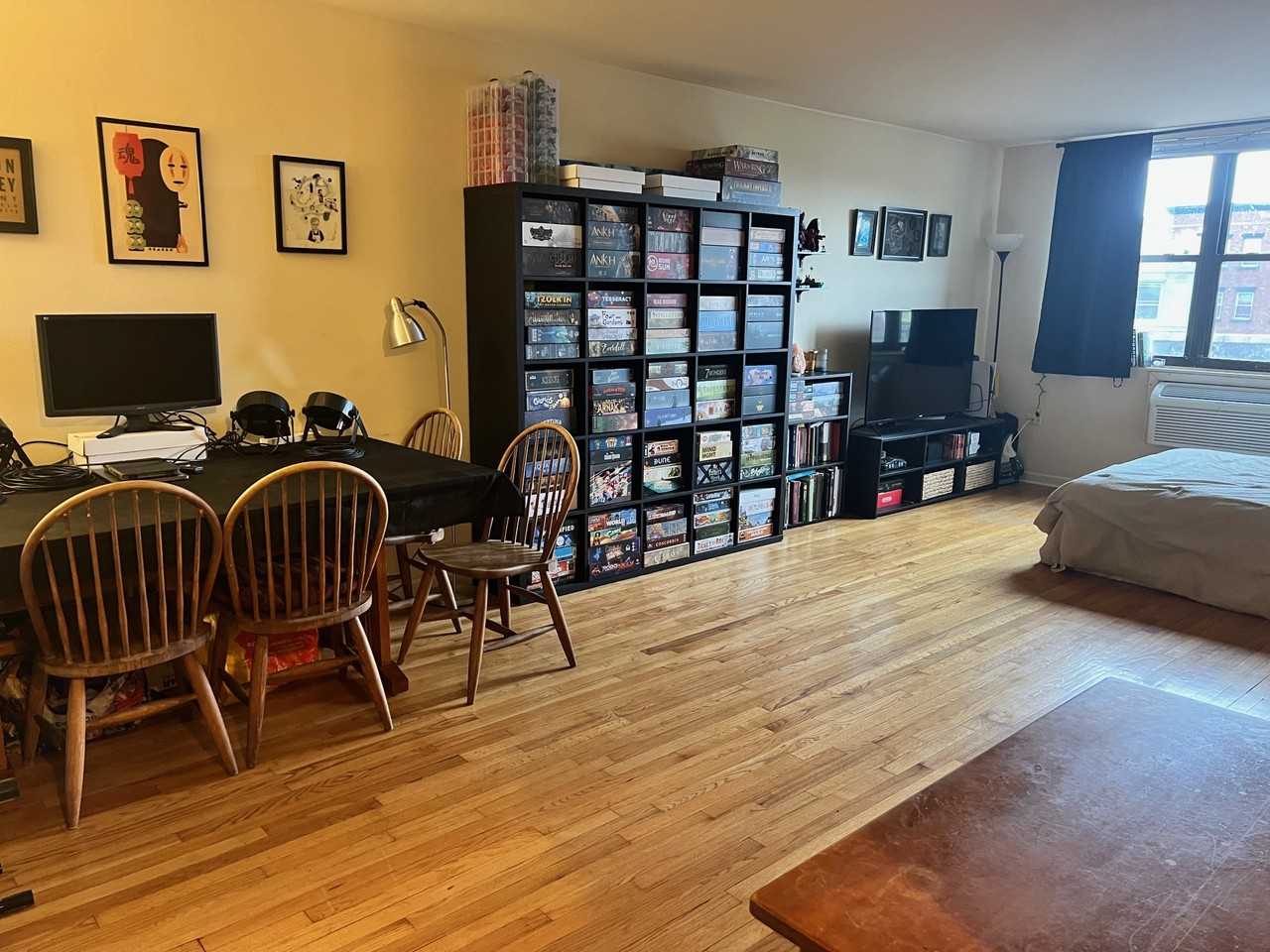 7522 North Greenview Avenue #308 - Photo 2 of 6