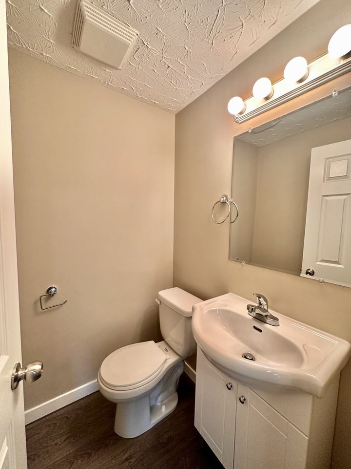 238 McIntyre Crescent - Photo 2 of 4