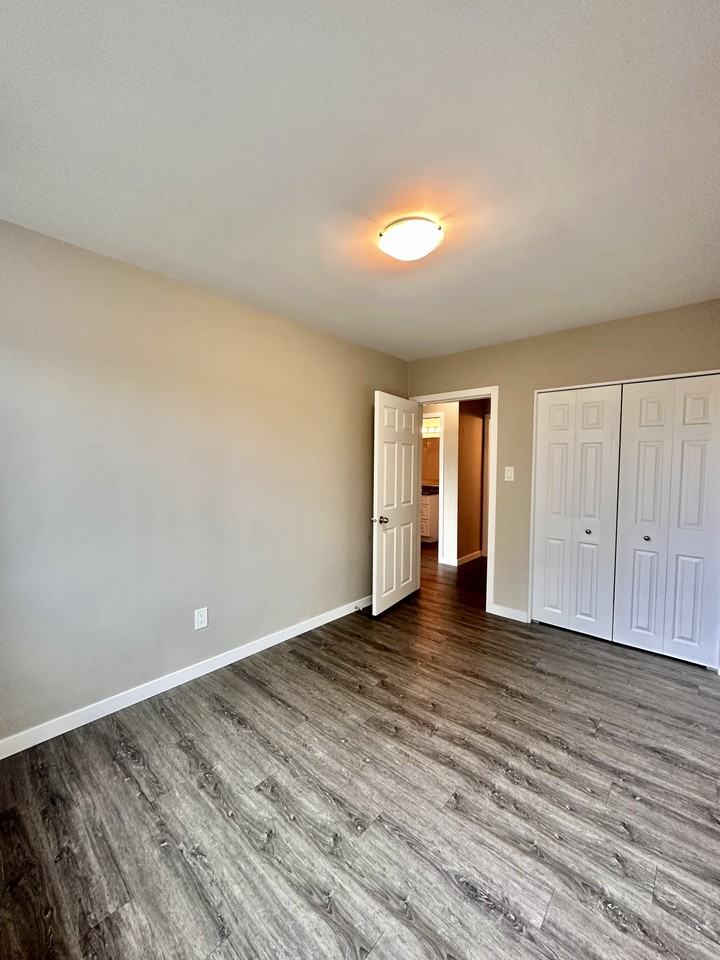 238 McIntyre Crescent - Photo 3 of 4