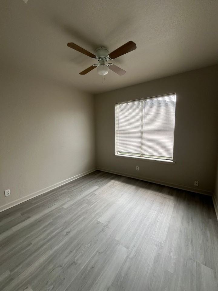 5917 Lucille Dr - Photo 6 of 9