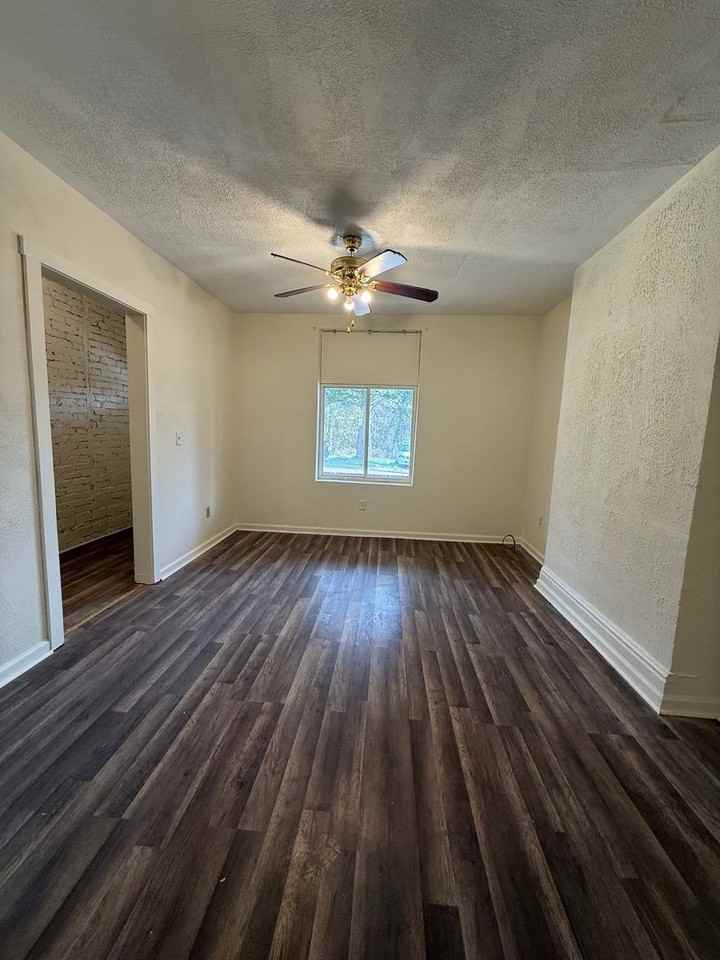 1511 Coal St - Photo 2 of 11