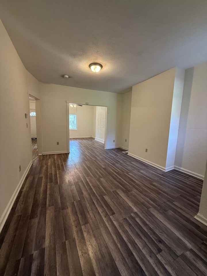 1511 Coal St - Photo 3 of 11