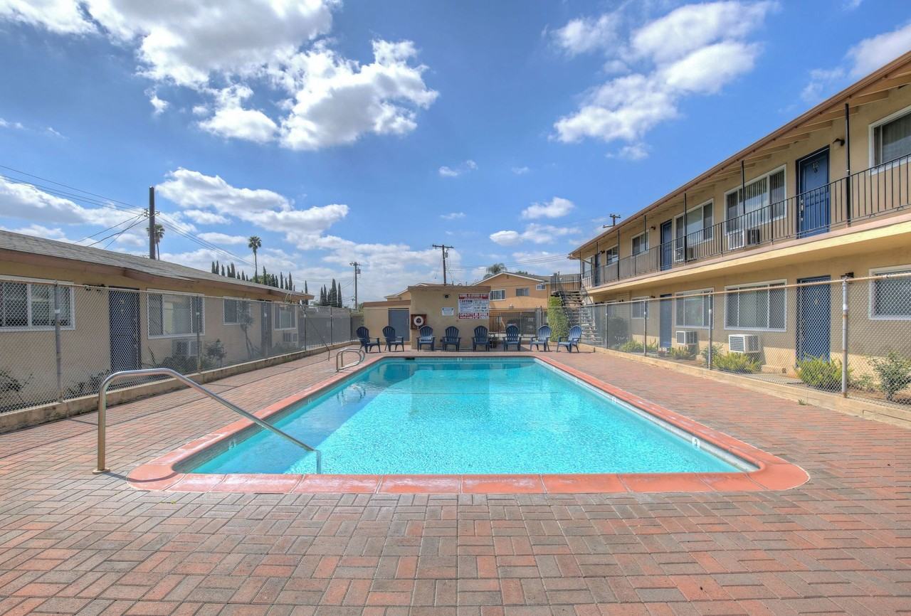 Walnut Grand - Photo 4 of 7