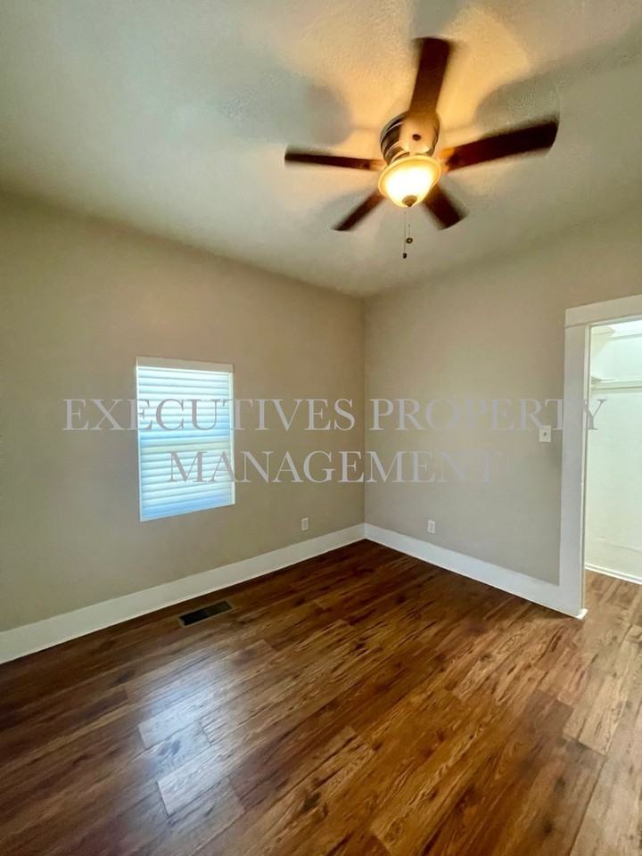 326 N Palm St - Photo 3 of 16