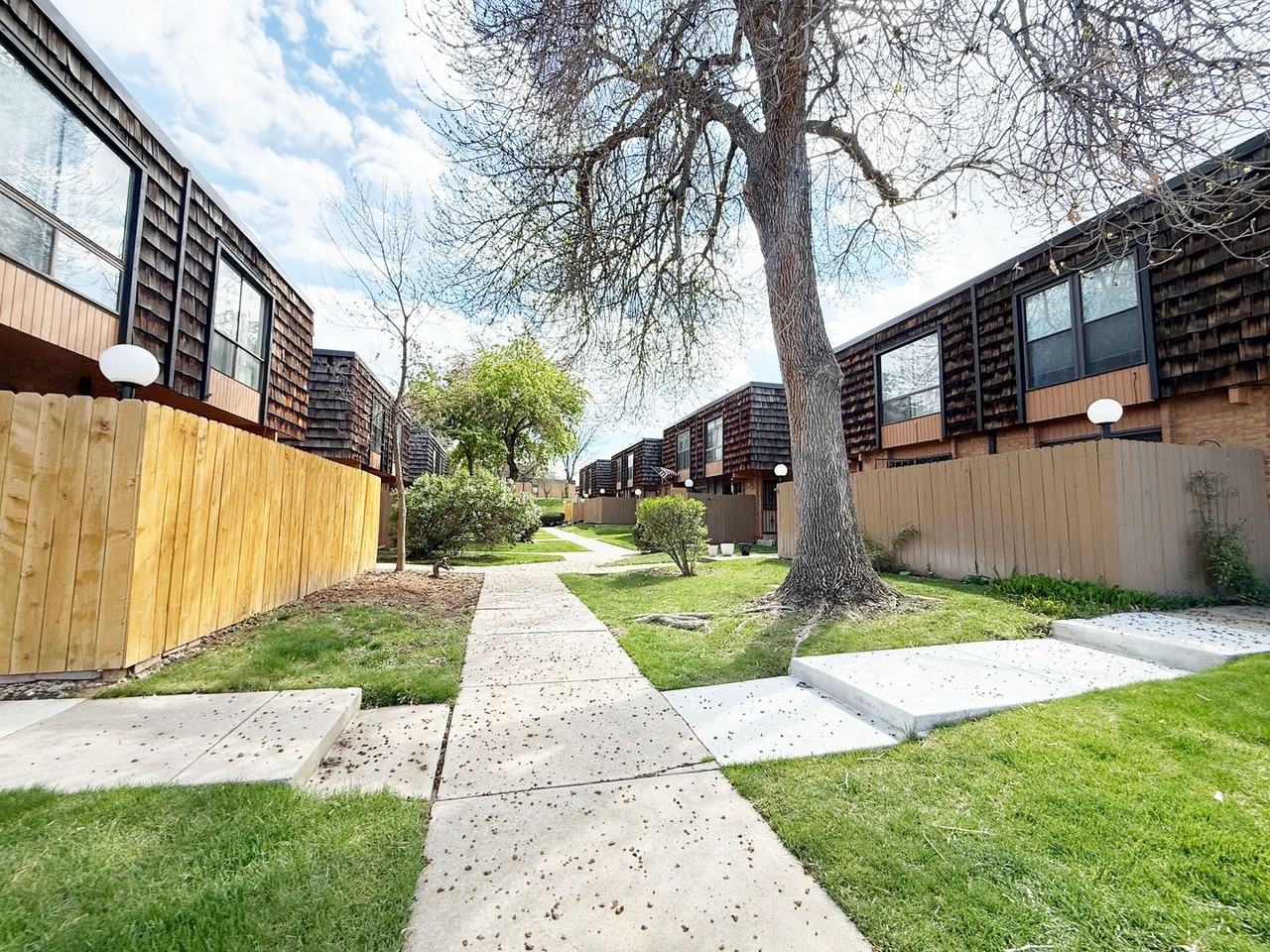 6498 Welch Ct - Photo 2 of 28