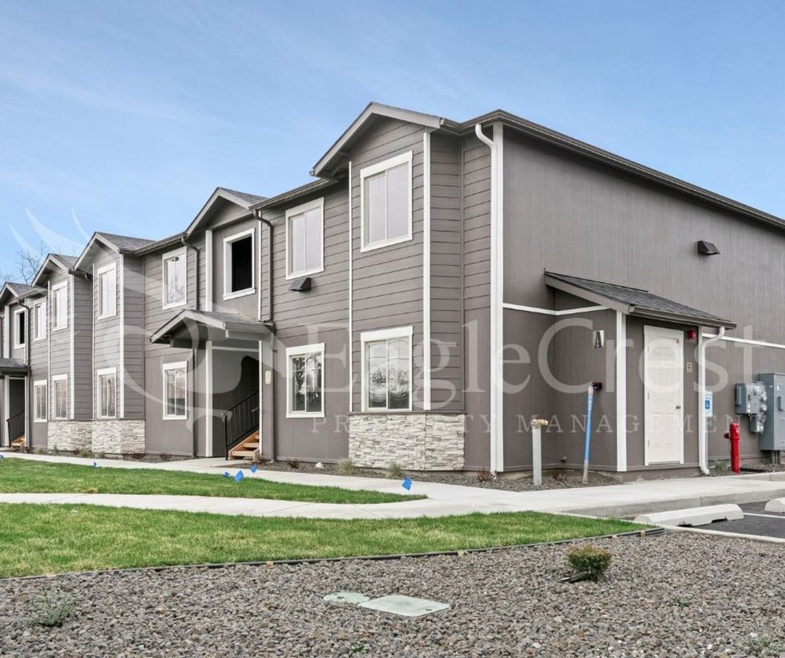 McKenzie Apartments - Photo 4 of 33