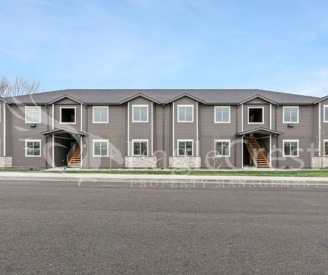 McKenzie Apartments - Photo 7 of 33