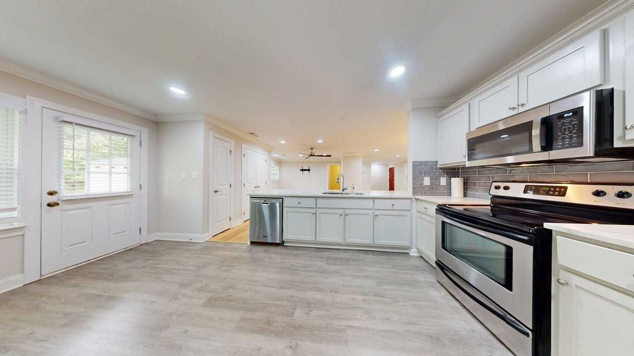 4413 Oak Bowery Rd - Photo 4 of 27