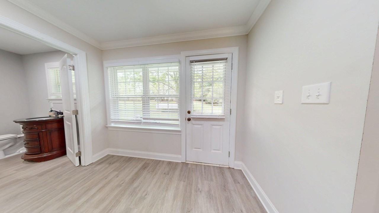 4413 Oak Bowery Rd - Photo 7 of 27