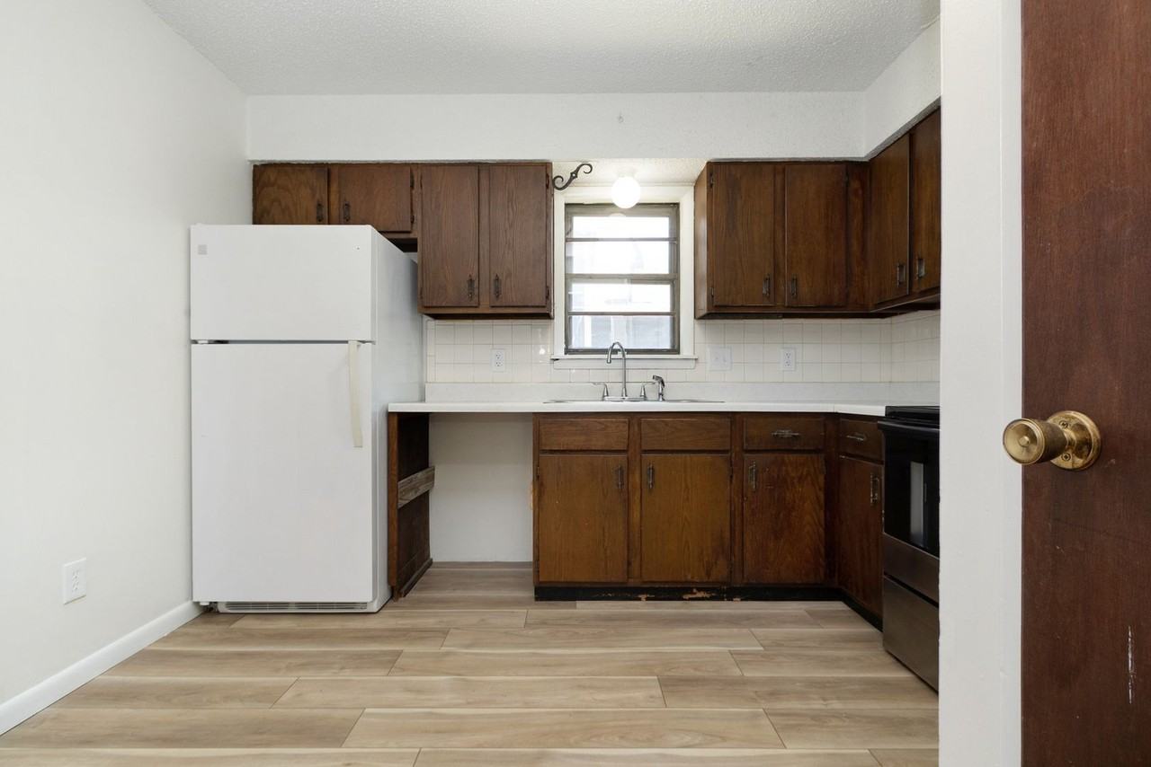 730 W 12th St - Photo 6 of 27