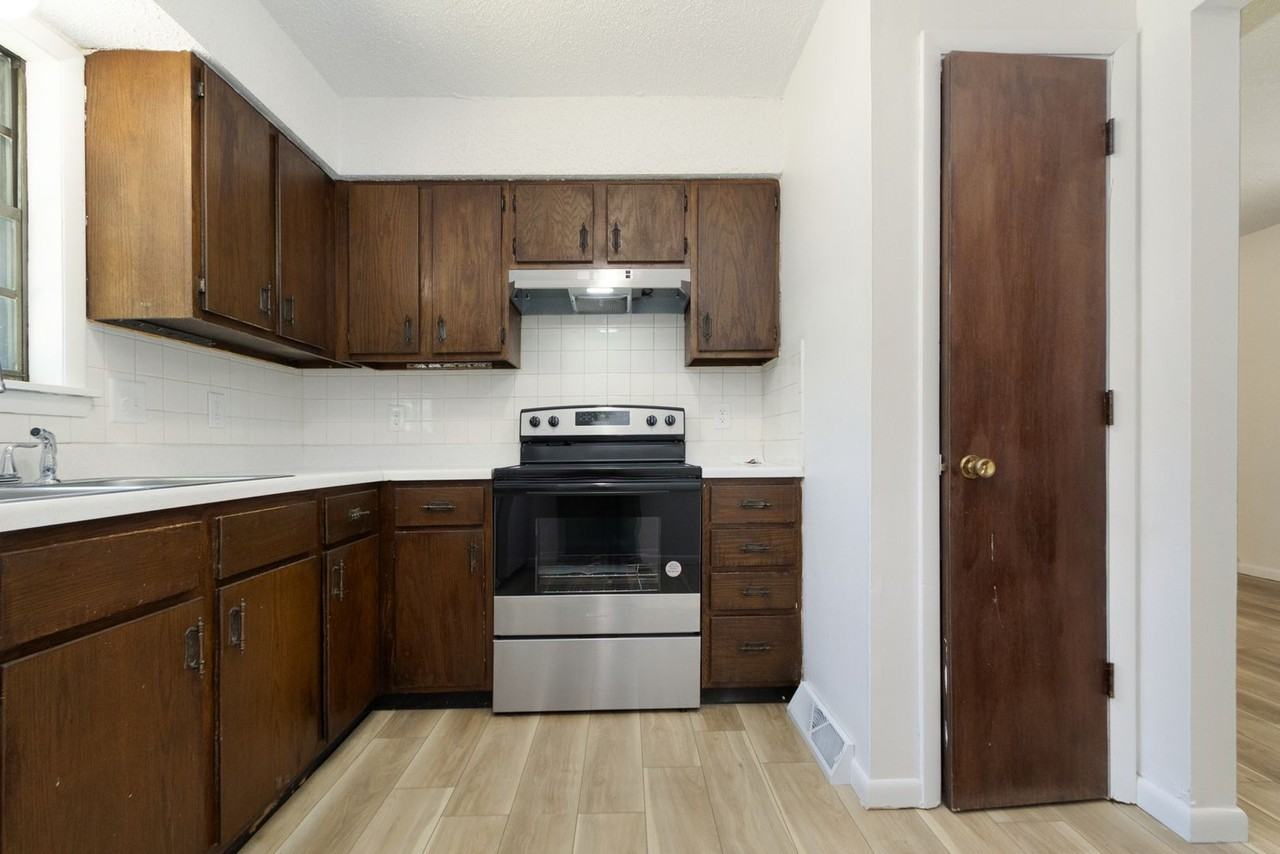 730 W 12th St - Photo 7 of 27