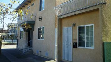 featured image of 638 E 7th St