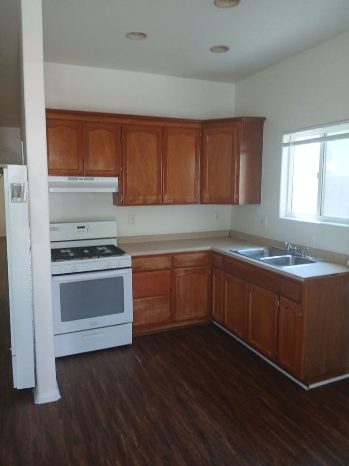 638E - Photo 3 of 18