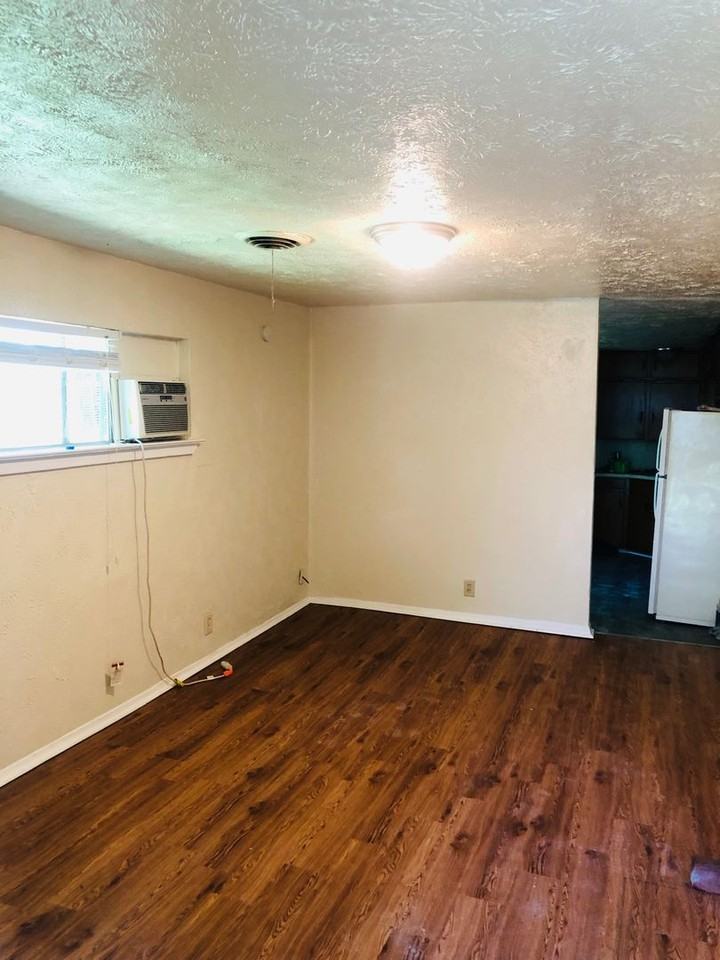 518 W Sycamore St - Photo 2 of 15