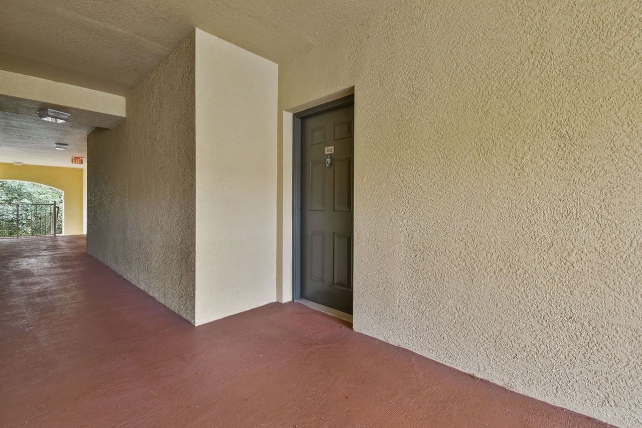 6556 Emerald Dunes Dr - Photo 3 of 33