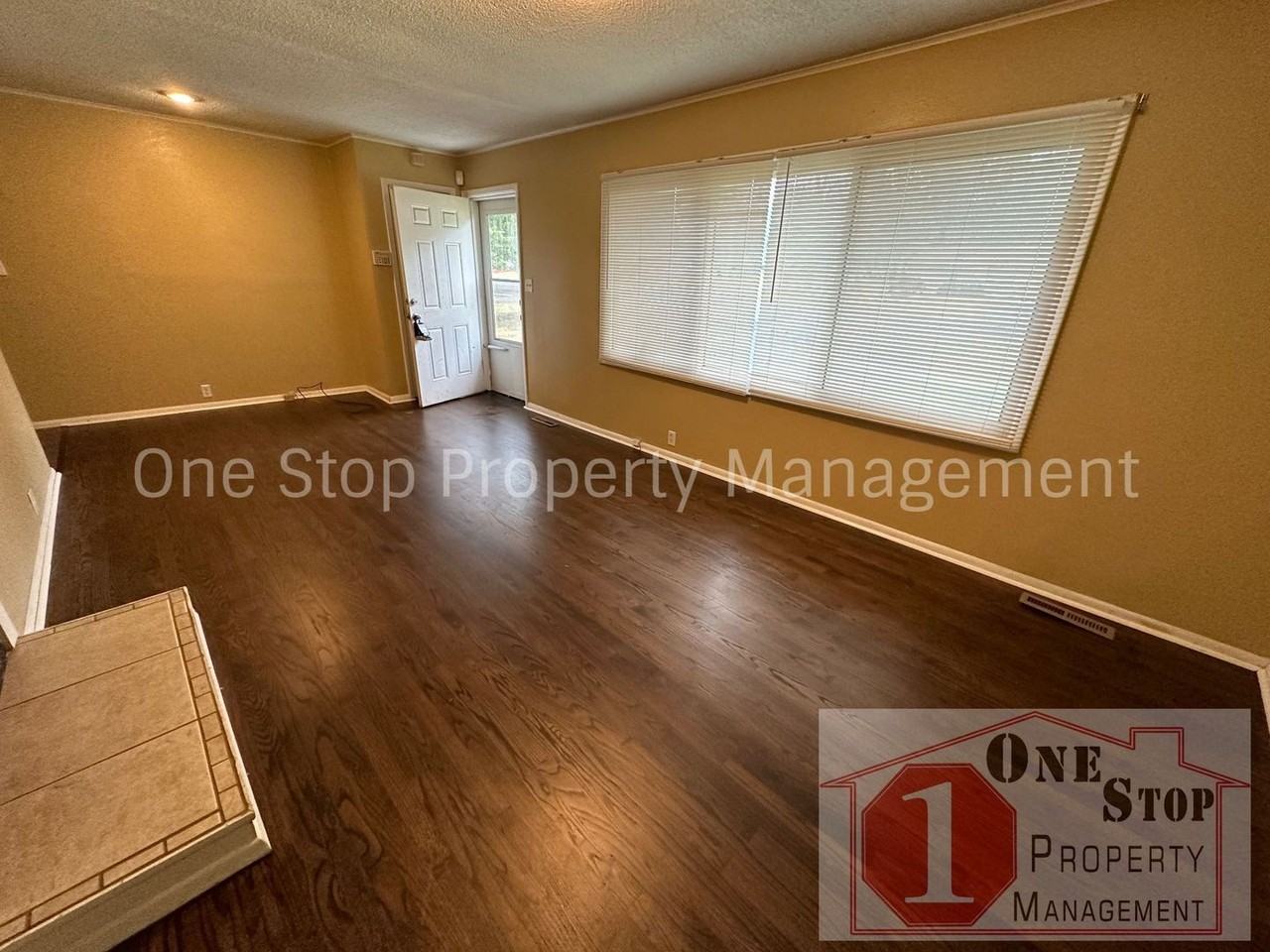 10738 Blue Ridge Blvd - Photo 3 of 11