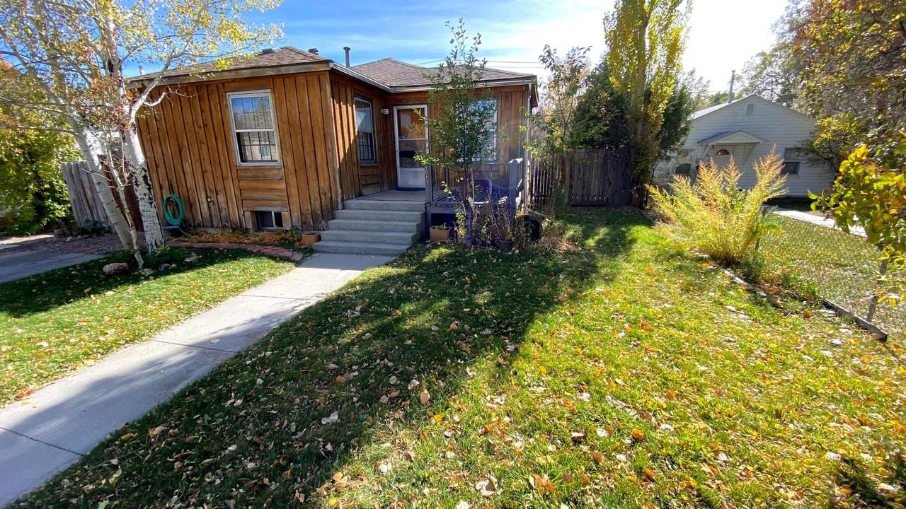 1013 E Park Ave - Photo 2 of 50