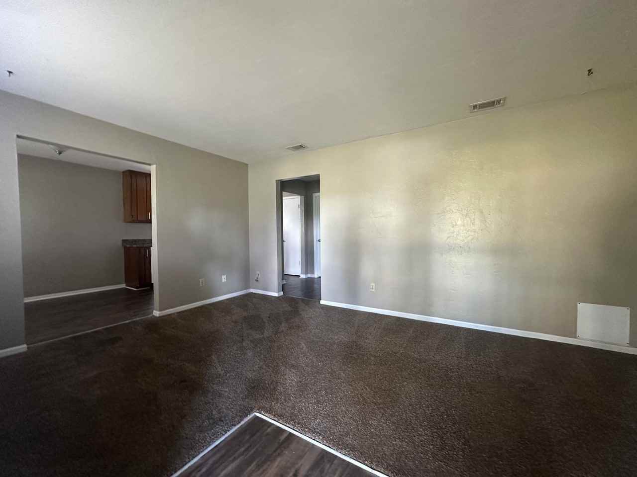 1411 Lake Brooke Dr - Photo 3 of 9