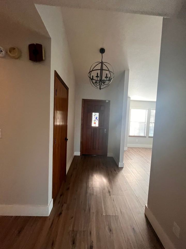 540 N Peppertree St - Photo 4 of 28