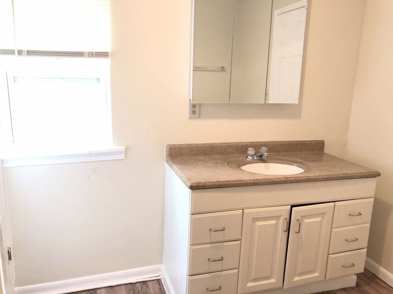 528 N Grandview St - Photo 6 of 17