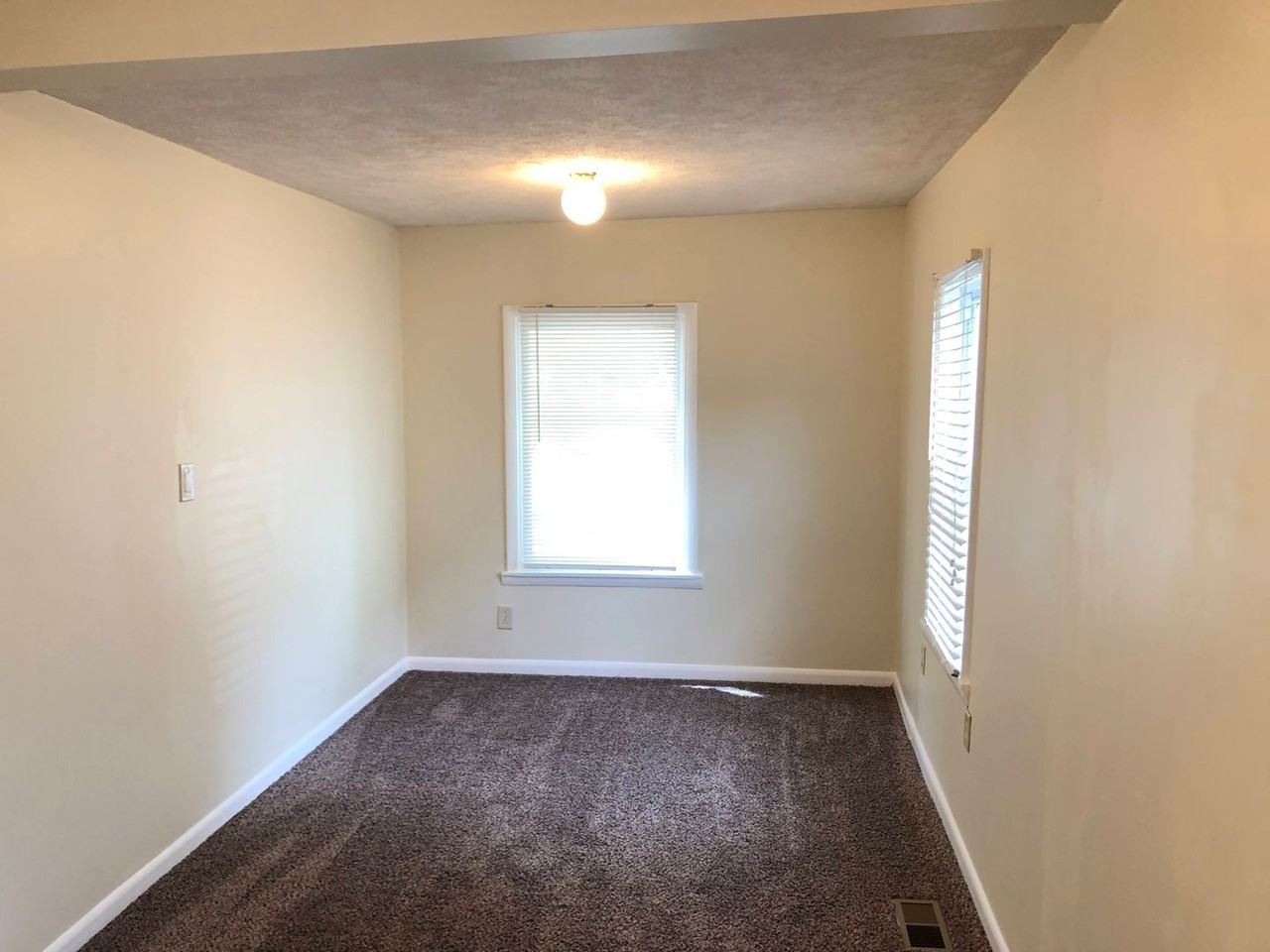 528 N Grandview St - Photo 7 of 17