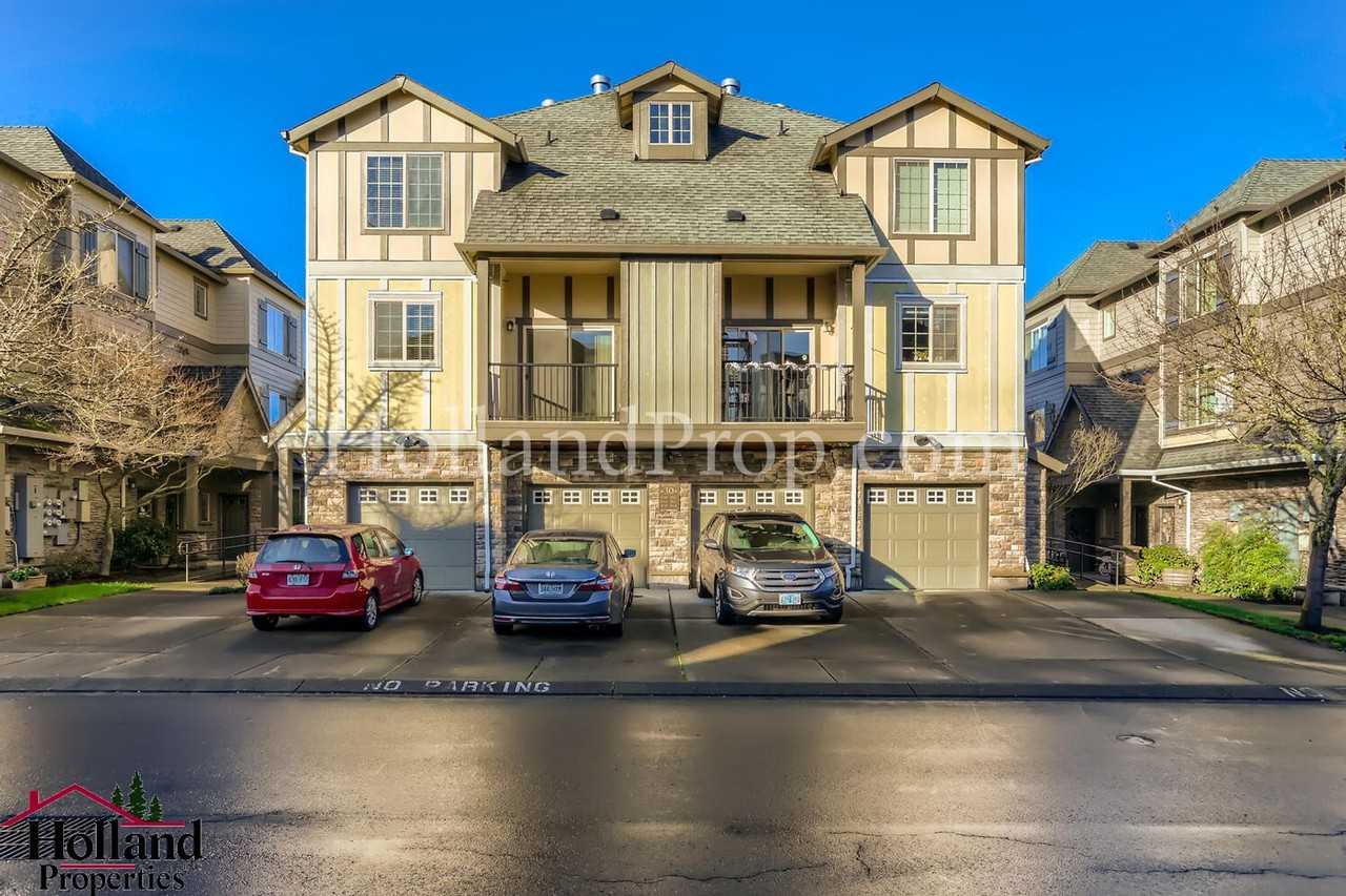 838 Ne Wheelock Pl - Photo 2 of 31