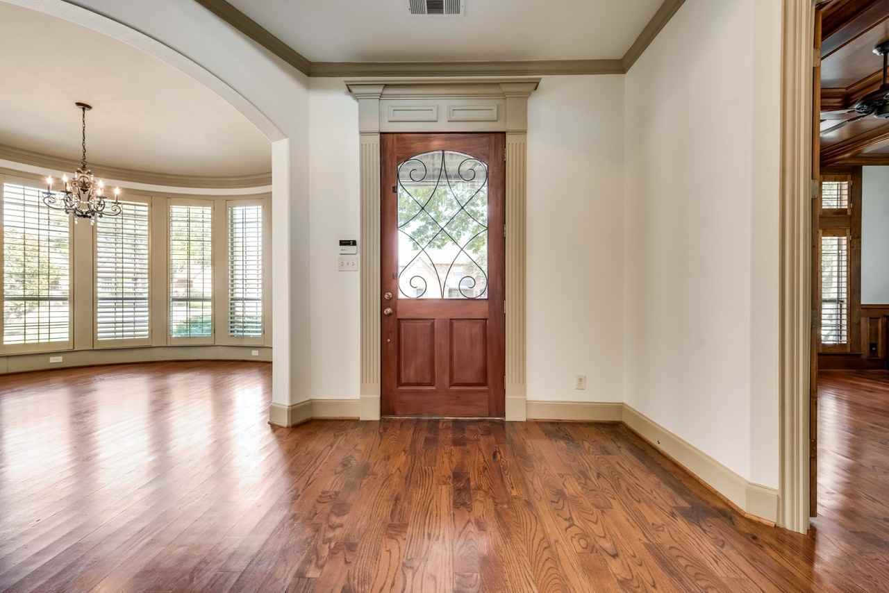 2207 Kings Pass - Photo 2 of 28